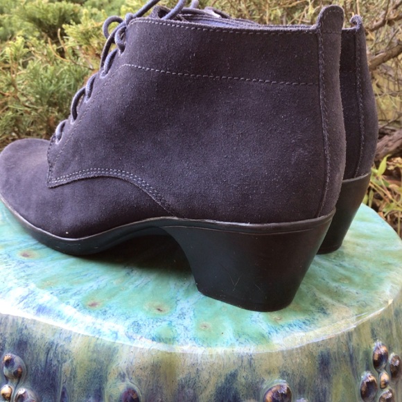 Clarks bendables (7.5) WOMEN’S Lace-up Leather Suede ankle Boots. - Picture 2 of 7